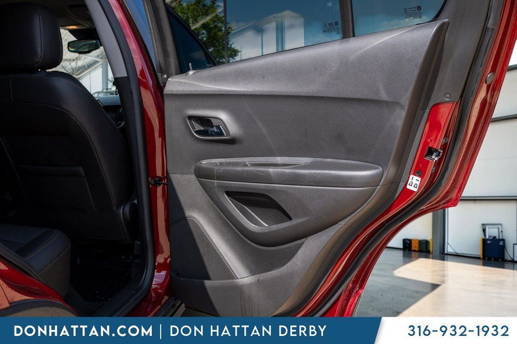 Used 2022 Chevrolet Trax LT w/ Sport Edition FWD image 22