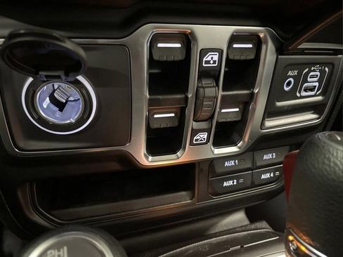 New 2025 Jeep Gladiator Sport image 23