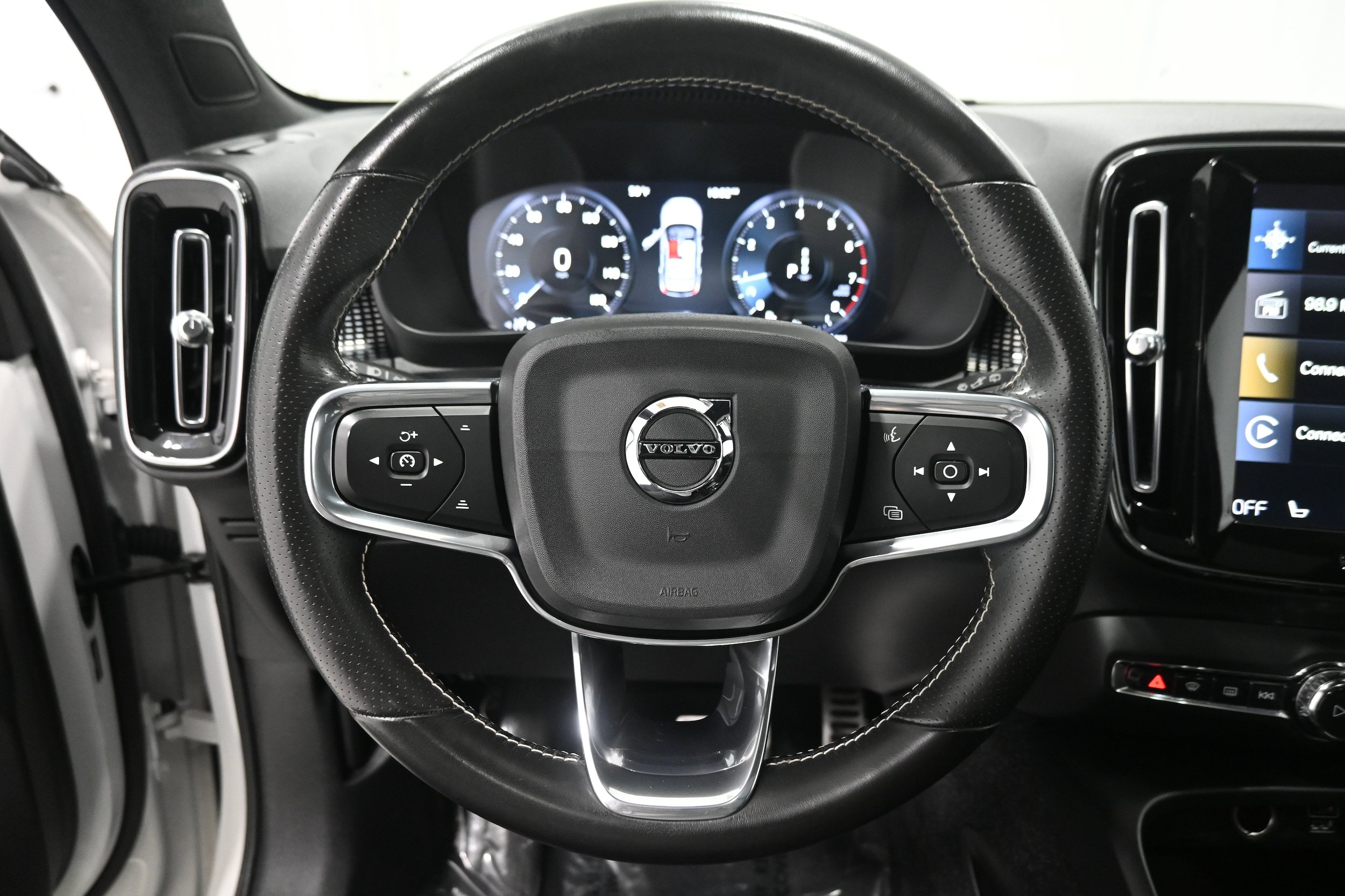 Used 2021 Volvo XC40 T5 R-Design w/ Protection Package Premier AWD/4WD image 7