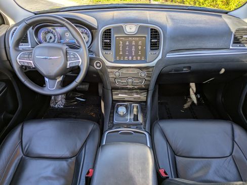 Used 2016 Chrysler 300 Limited image 12