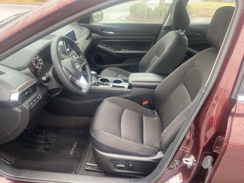 Used 2024 Nissan Altima 2.5 SV image 15