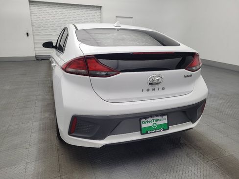 Used 2020 Hyundai Ioniq SE FWD image 6