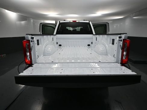 Used 2024 Ford F350 XLT w/ FX4 Off-Road Package image 39
