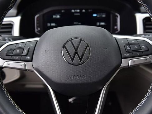 Certified 2022 Volkswagen Atlas SE w/ Panoramic Sunroof Package image 18