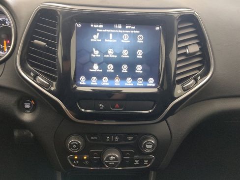 Used 2019 Jeep Cherokee Limited image 25