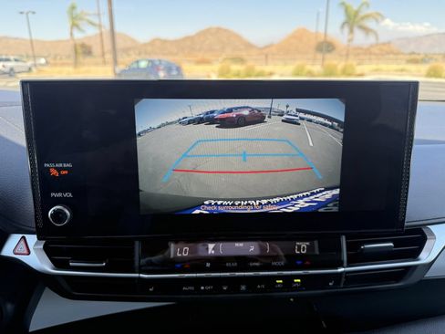 Used 2025 Toyota Sienna XLE FWD image 28