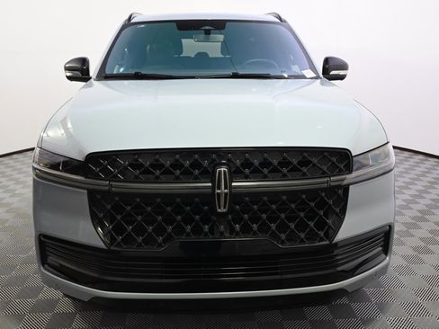 New 2025 Lincoln Navigator L Reserve w/ Jet Appearance Package image 10