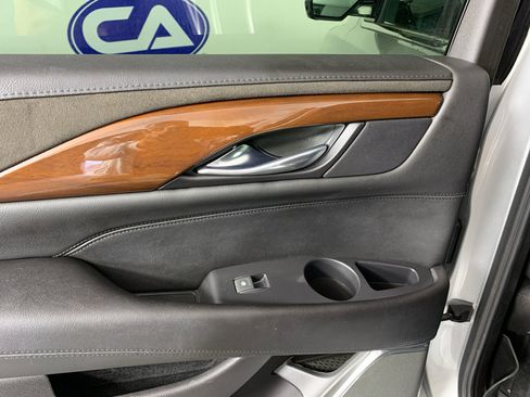 Used 2019 Cadillac Escalade Luxury image 32