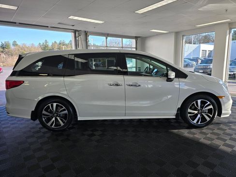Used 2020 Honda Odyssey Elite image 2