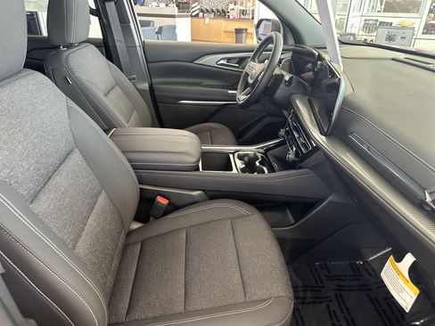 New 2026 Chevrolet Traverse LT image 9