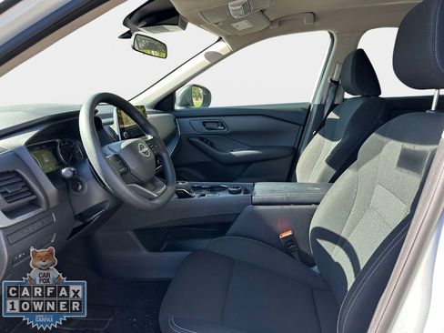 Used 2025 Nissan Rogue S AWD/4WD image 17