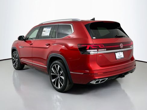 Certified 2025 Volkswagen Atlas SEL Premium R-Line image 4