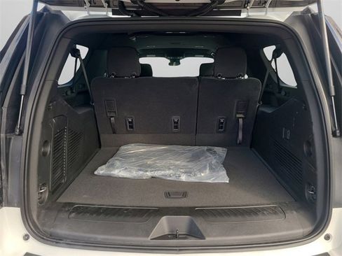 New 2026 Chevrolet Suburban LS image 9
