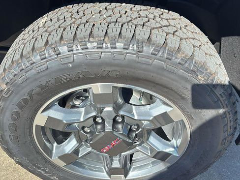 New 2026 GMC Sierra 2500 SLT w/ SLT Premium Package image 10