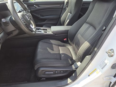 Used 2018 Honda Accord EX image 24