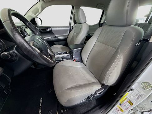 Used 2017 Toyota Tacoma SR5 w/ Tow Package RWD image 18