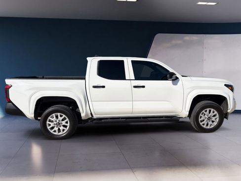 Used 2025 Toyota Tacoma SR image 6