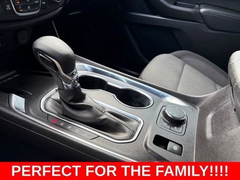 Used 2022 Chevrolet Traverse LT FWD image 24