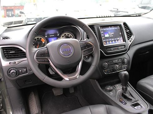 Certified 2021 Jeep Cherokee Latitude Lux w/ Sun & Sound Group AWD/4WD image 4