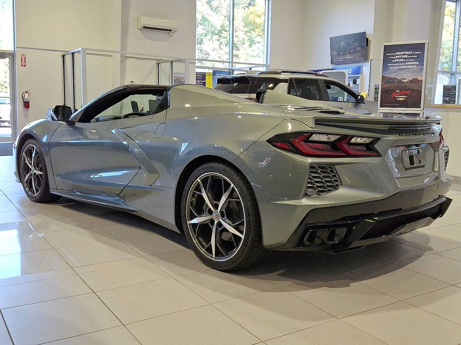 Used 2023 Chevrolet Corvette Stingray Preferred Conv w/ Stealth Interior Trim Package RWD image 4