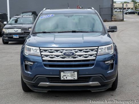 Used 2019 Ford Explorer XLT w/ Equipment Group 202A AWD/4WD image 2