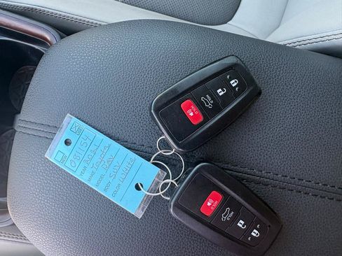 Used 2021 Toyota RAV4 Limited AWD/4WD image 17