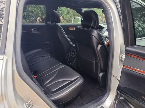 Used 2017 Lincoln MKX Reserve image 18