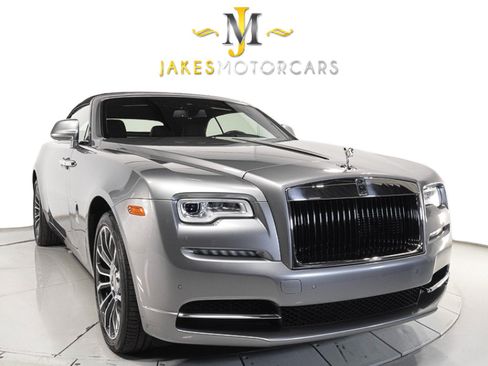 Used 2019 Rolls-Royce Dawn RWD image 18