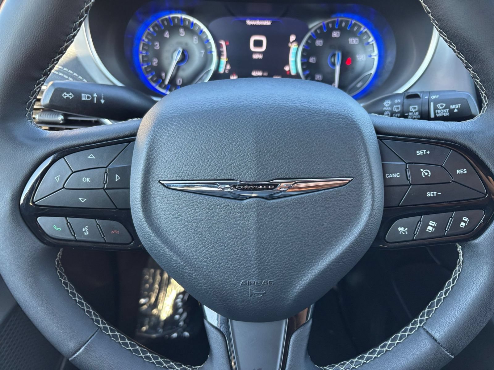 Used 2025 Chrysler Pacifica Limited FWD image 30