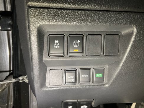 Used 2017 Nissan Rogue SV image 26