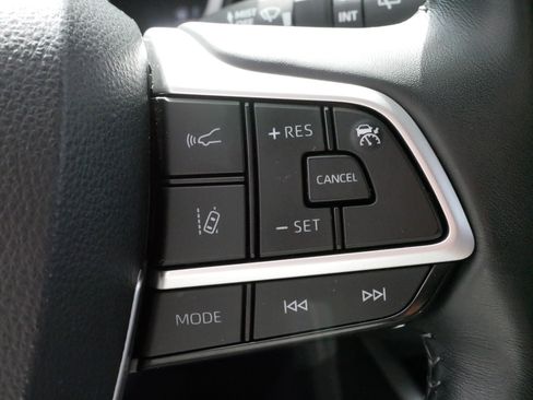 Certified 2024 Toyota Highlander XLE image 25