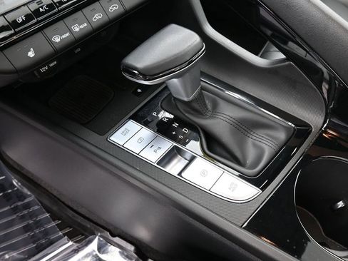 Certified 2024 Hyundai Elantra Limited FWD image 25