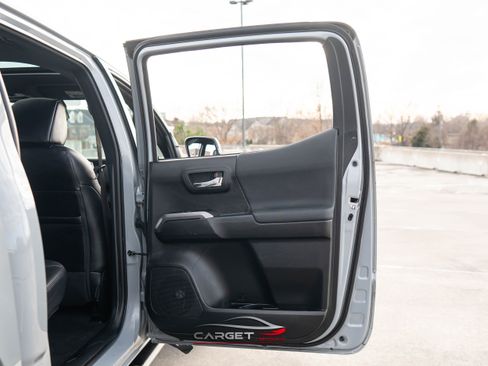 Used 2020 Toyota Tacoma TRD Off-Road image 38