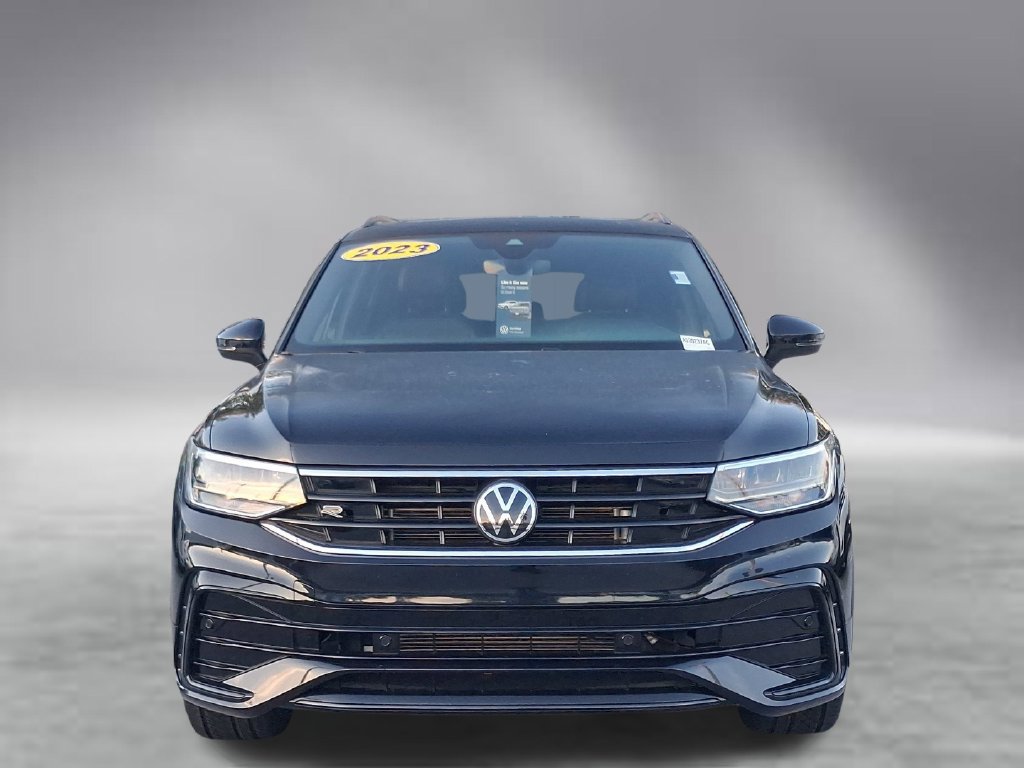 Used 2023 Volkswagen Tiguan SE R-Line FWD image 2