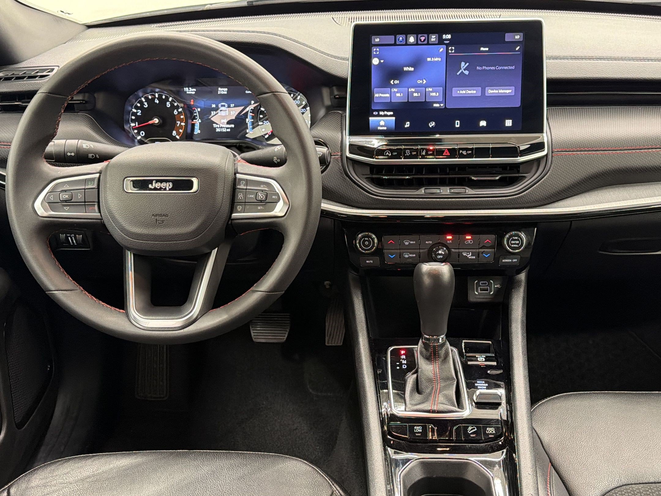 Used 2024 Jeep Compass Trailhawk AWD/4WD image 26