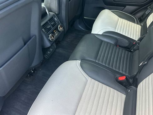 Used 2024 Land Rover Discovery Dynamic SE image 26