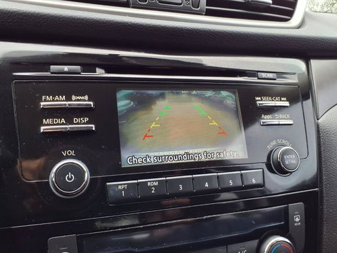 Used 2014 Nissan Rogue SV FWD image 5