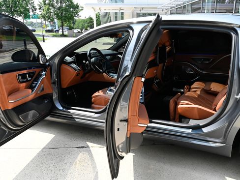 Used 2023 Mercedes-Benz Maybach S 680 4MATIC w/ Manufaktur Leather Package image 35