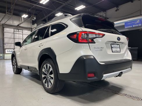 Used 2023 Subaru Outback Limited image 6