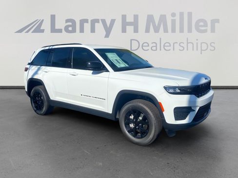 New 2025 Jeep Grand Cherokee Altitude image 7