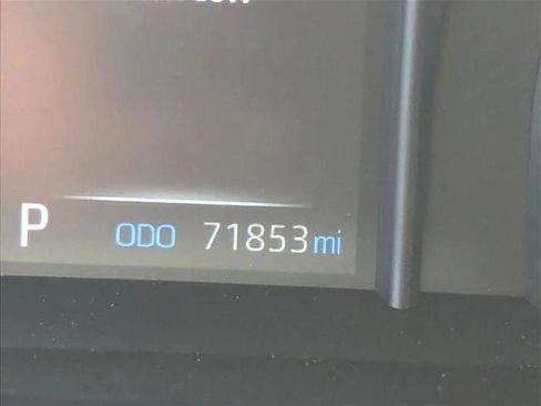 Used 2021 Toyota Venza LE image 11