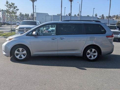 Used 2014 Toyota Sienna LE image 17
