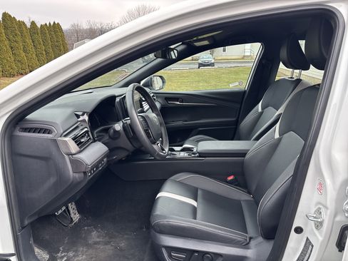 Used 2025 Toyota Camry SE image 13