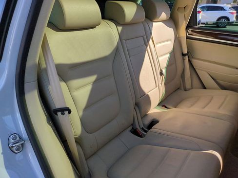 Used 2016 Volkswagen Touareg Sport image 33