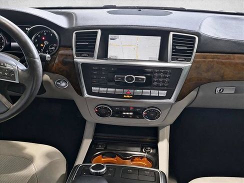 Used 2016 Mercedes-Benz GL 450 4MATIC image 15