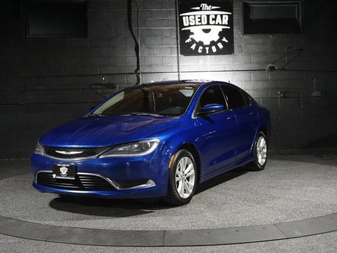 Used 2016 Chrysler 200 Limited image 1