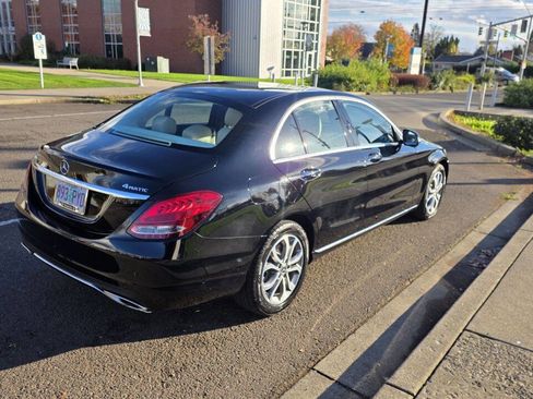 Used 2017 Mercedes-Benz C 300 4MATIC Sedan image 5