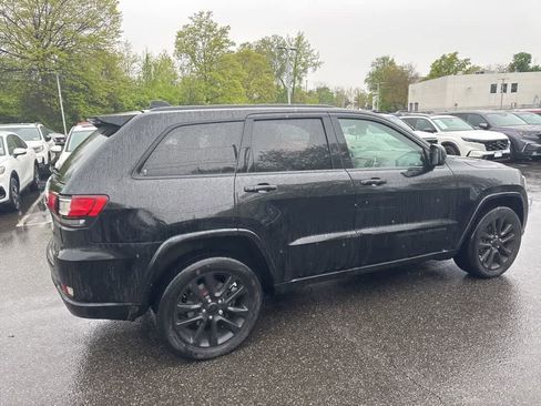 Used 2017 Jeep Grand Cherokee Altitude AWD/4WD image 9