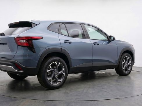 Used 2025 Chevrolet Trax LT FWD image 9