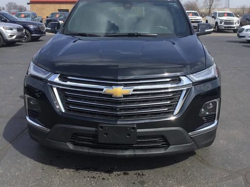 Used 2022 Chevrolet Traverse LT w/ LT Premium Package image 9